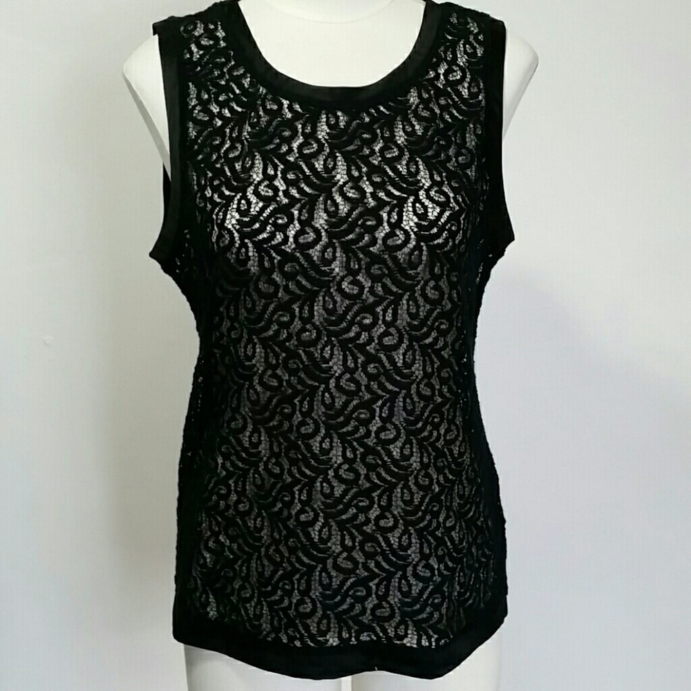Limited sleeveless lace top